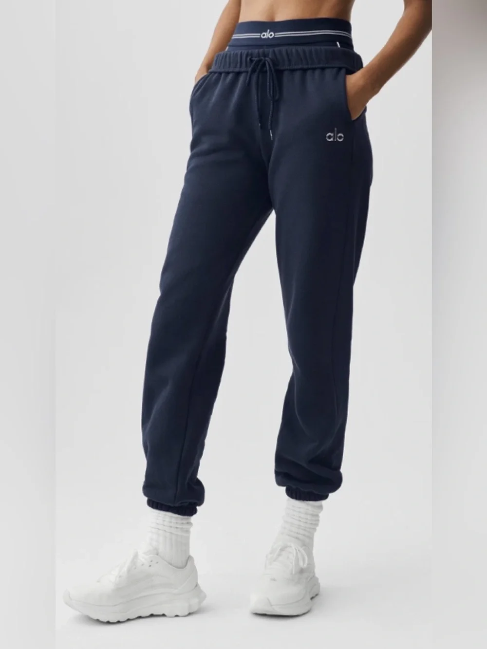 ALO Yoga Accolade Sweatpant Navy Medium $138 Rt